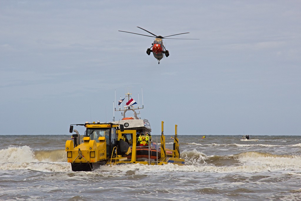 sar katwijk aan zee knrm evenement event festival reddingsdemonstratie search and rescue hulp Abraham Fock crashtender reddingsboot sos hulp in nood scheepsramp